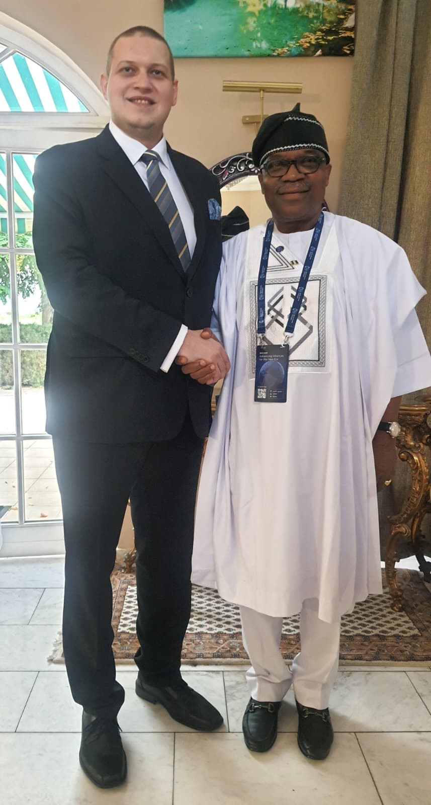 Urs Unkauf, Generalbevollmächtigter Außenbeziehungen des BWA (links), S.E. Sola Enikanolaiye, Staatsminister für Auswärtige Angelegenheiten (rechts)